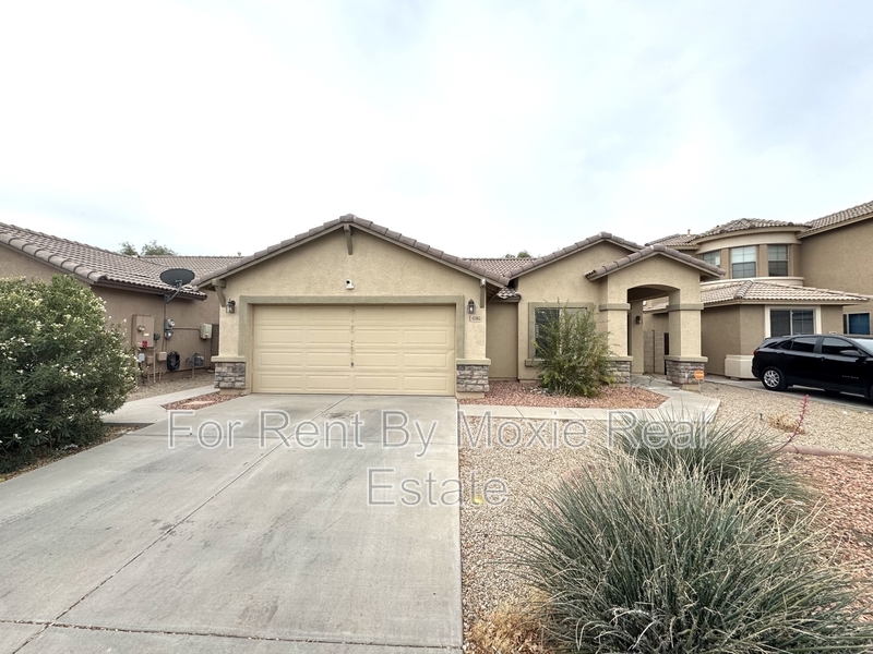 Primary Photo - 43385 W Chisholm Dr