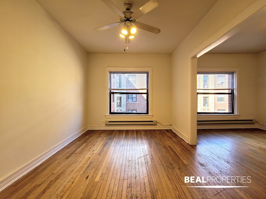 Foto principal - 815 W Waveland Ave