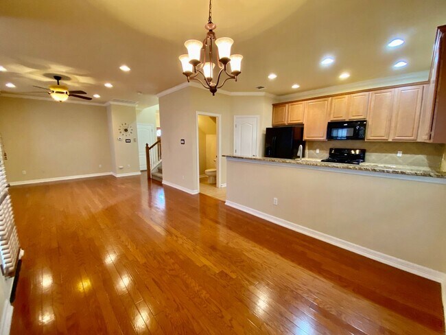 Foto del edificio - Conveniently located 3 bedroom, 2.5 bathro...