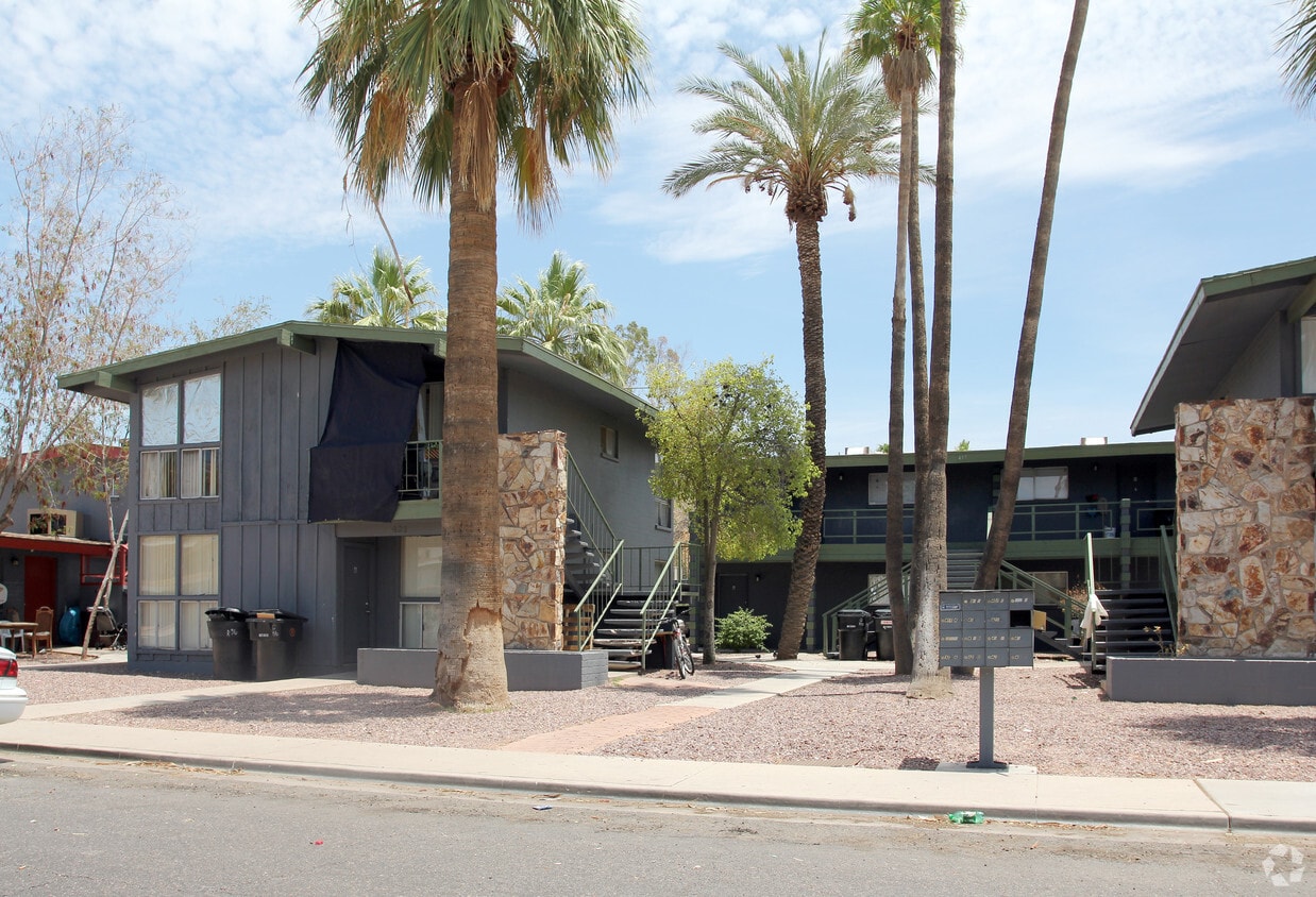 Building Photo - 417-421 N Hill Dr