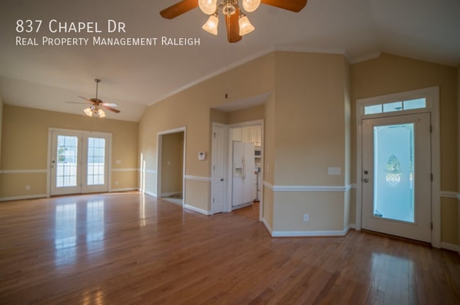 Building Photo - 837 Chapel Dr