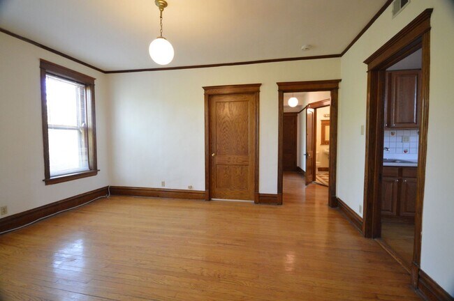 Foto del edificio - 3806 N Greenview Ave