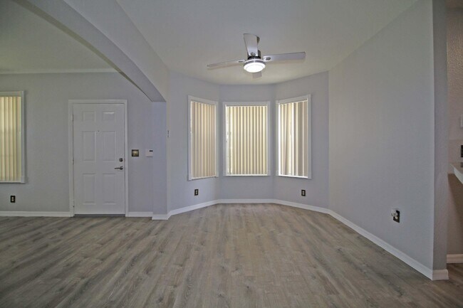 Foto del edificio - 170 SW Peacock Blvd