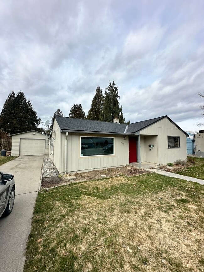 Building Photo - Fully Renovated 3 Bedroom Home
