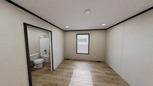 Building Photo - 2446 Poplar Dr
