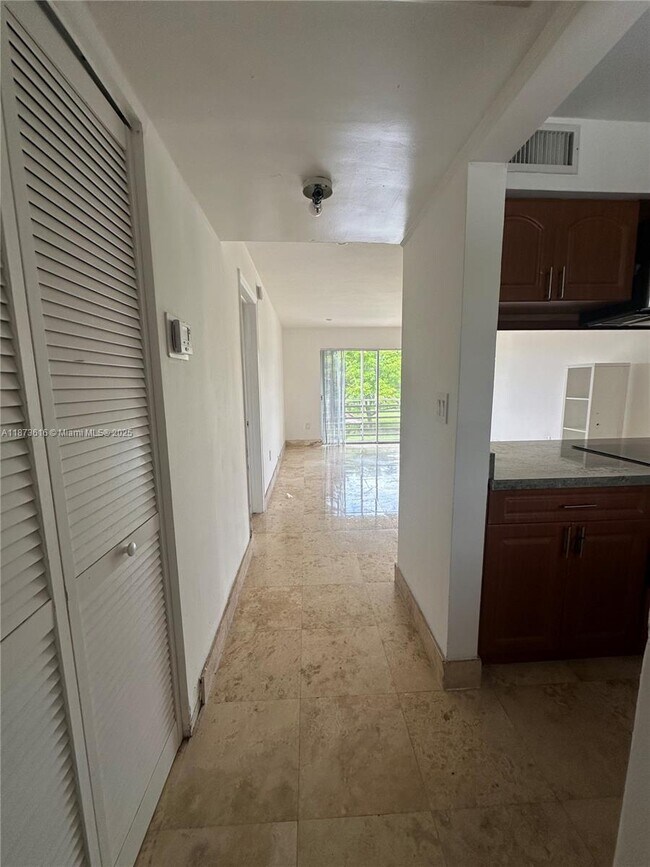 Foto del edificio - 20200 NE 27th Ct
