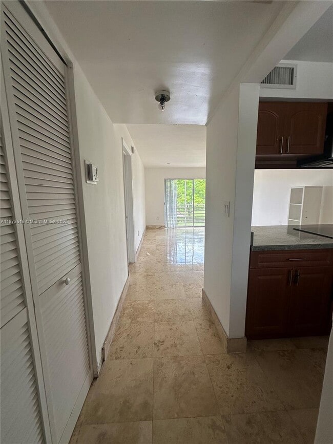 Foto del edificio - 20200 NE 27th Ct