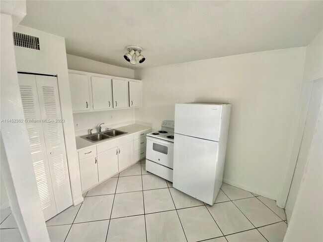 Foto del edificio - 1825 SW 67th Ave