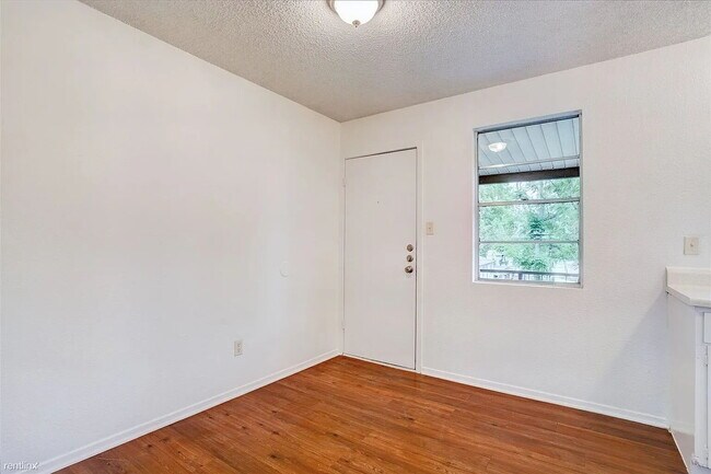 Foto del edificio - 714 Martindale Rd