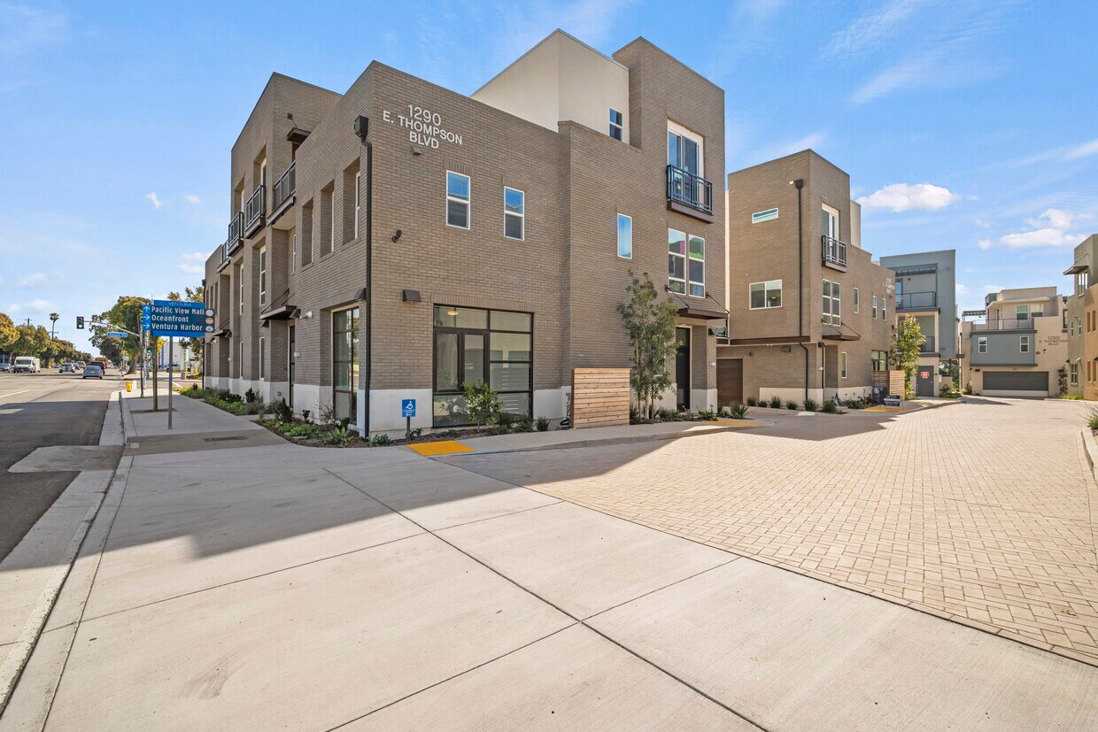 Outside unit - 1290 E Thompson Blvd