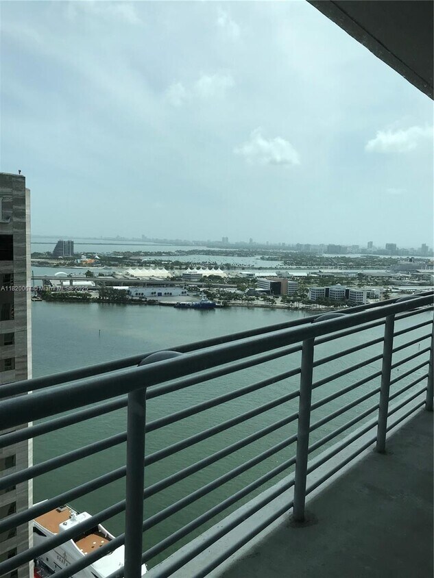 Foto principal - 335 S Biscayne Blvd