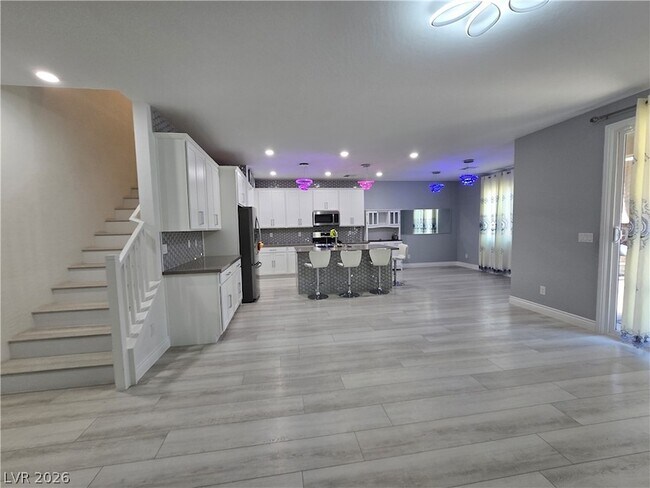 Foto del edificio - 6829 Chargehand Ave