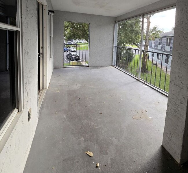 Building Photo - Second floor 2 bedroom, 2 bath condo in th...