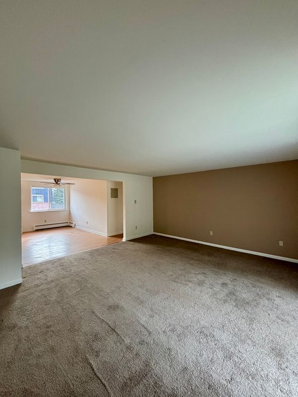 Building Photo - 7 Losson Garden Dr