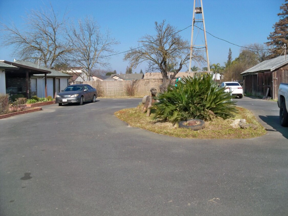 Building Photo - Ranchette With Horse Pasture