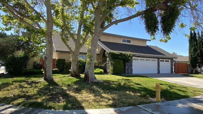 Building Photo - Very Spacious West Lancaster Home