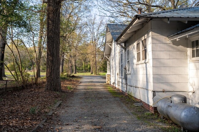 Building Photo - 512 E Main St