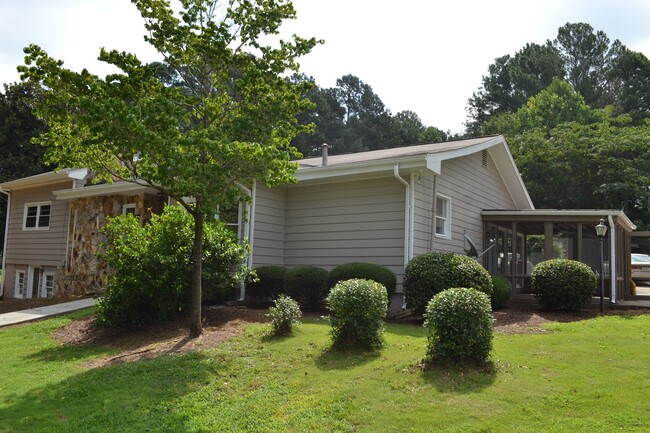 Building Photo - 1375 Nelms Dr
