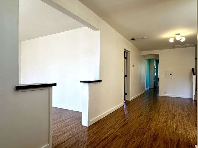 Building Photo - Four Bedroom, two and a half bathroom top ...