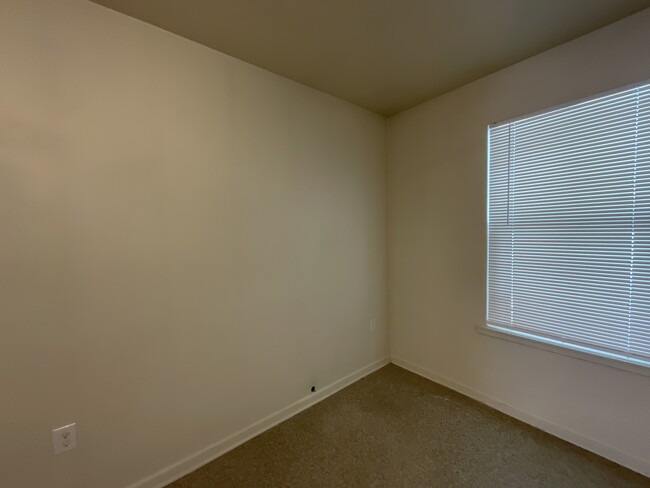 Building Photo - 1368 Pitkin Rd