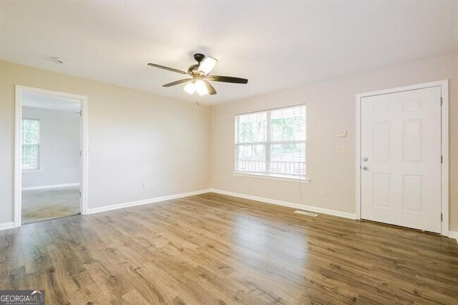 Foto del edificio - 2232 Lee Land Rd