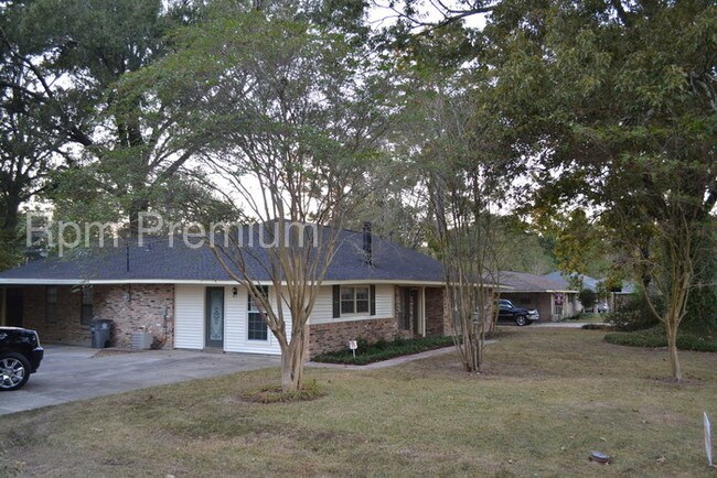 Foto del edificio - 5219 Goodland Dr