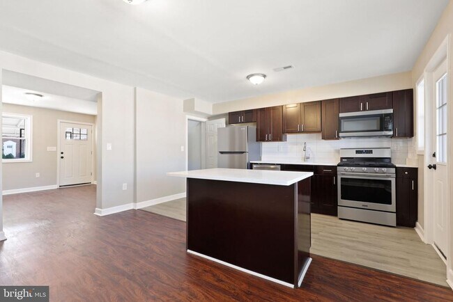 Building Photo - 916 St Agnes Ln
