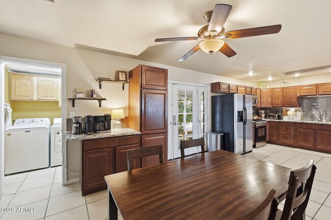 Foto del edificio - 2352 E Delgado St