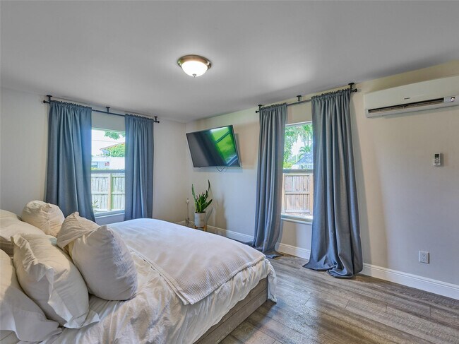 Foto del edificio - 801 NE 15th St