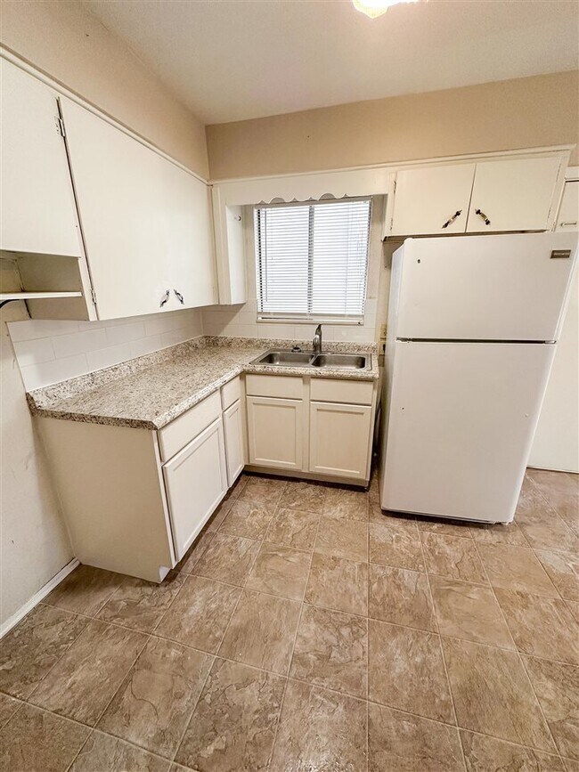 Foto del edificio - 430 NW Mission Blvd