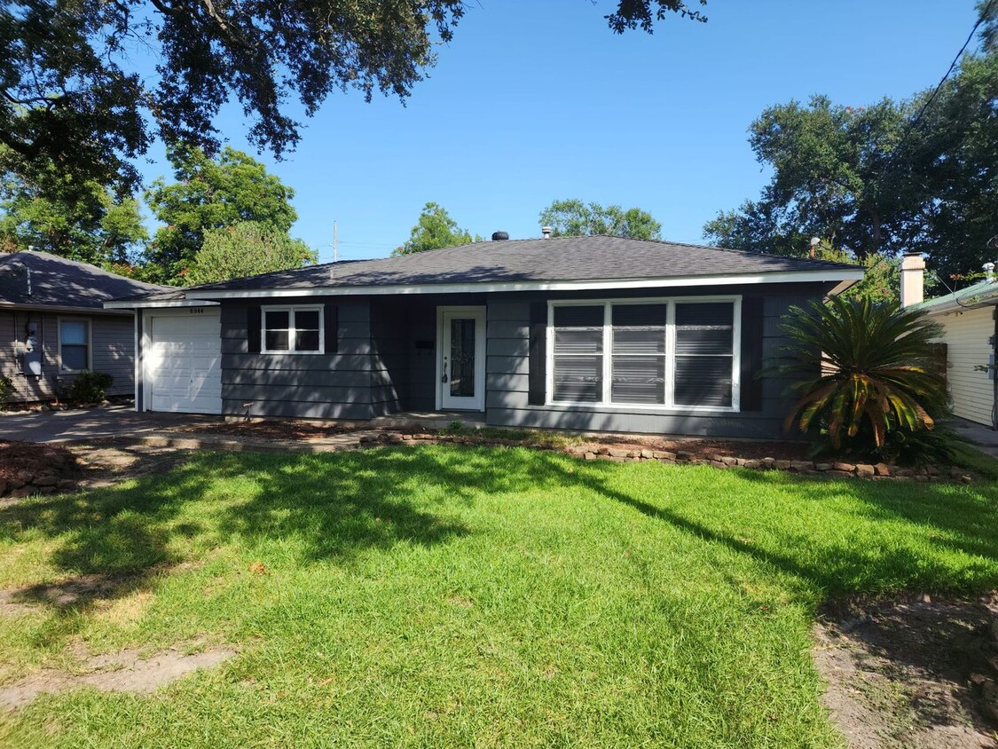 Primary Photo - Move in Ready in 77619! Make this 4 Bedroo...