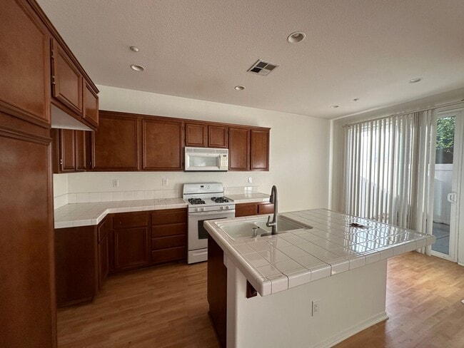Foto del edificio - 3BD/2.5BA Condo - JFK