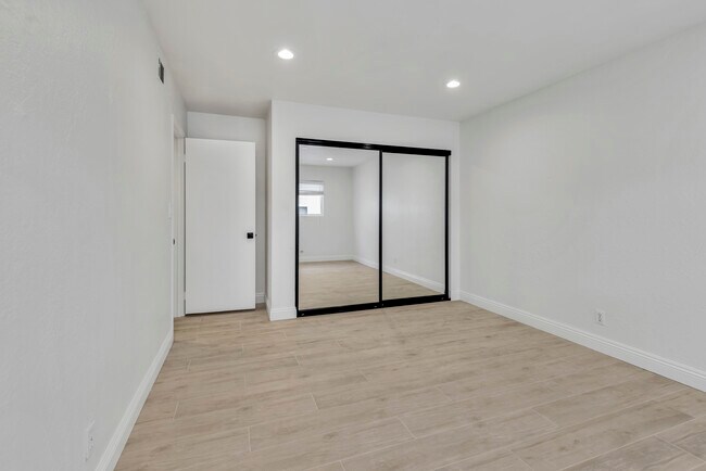 Building Photo - 34092 Alcazar Dr
