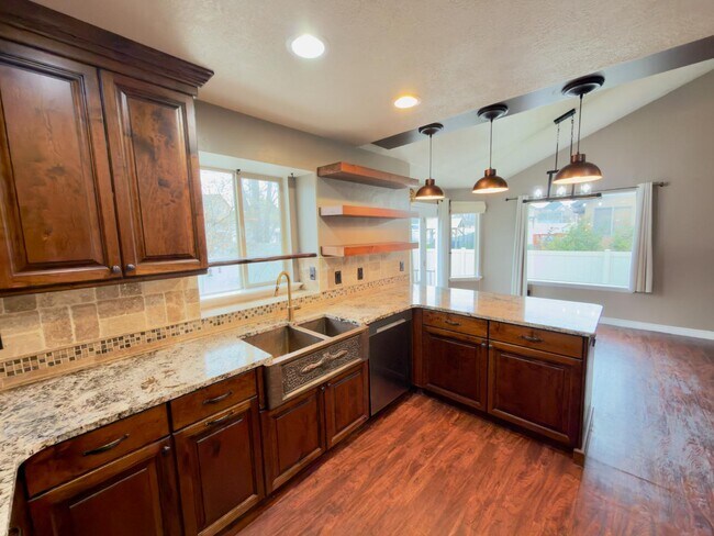 Foto del edificio - 317 W Farmside Dr