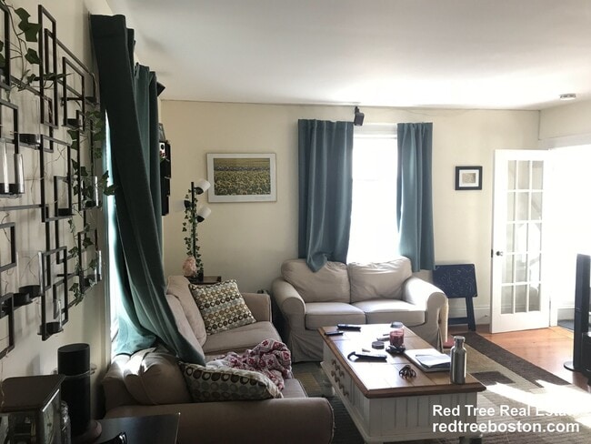 Foto del edificio - 1143 Beacon St