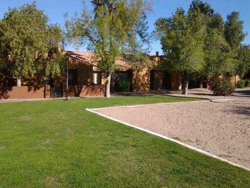Foto del edificio - Shadow Mountain 2 Bd/2Ba Single-Level Townhome w/ Fireplace & Pool **$500 off 1st Month**
