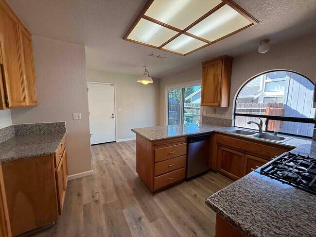 Foto del edificio - 8228 Bluehaven Ct