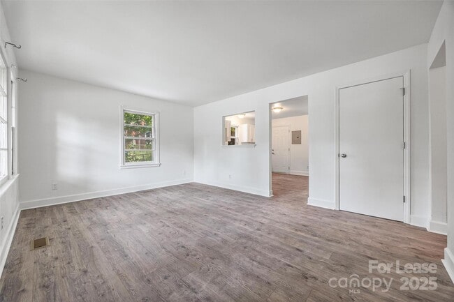Foto del edificio - 3714 Carlyle Dr