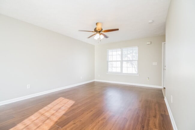 Building Photo - 129 Berele Shepsele Ln