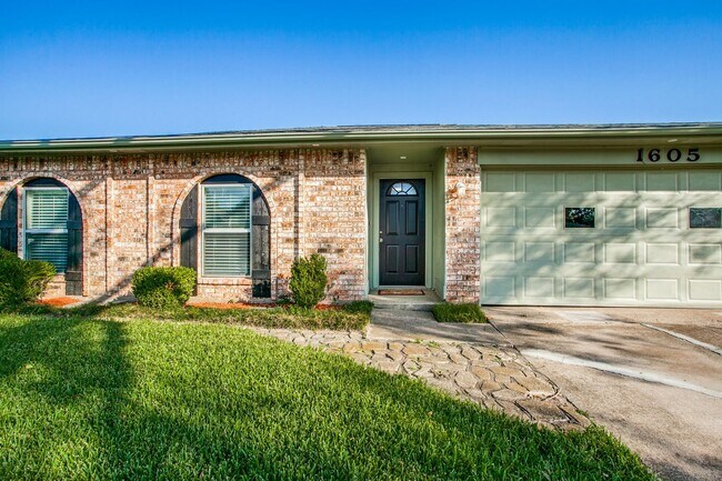 Foto del edificio - Move-In Ready Home with Fresh Updates and ...