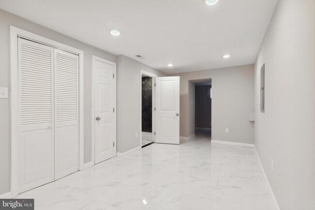 Building Photo - 3849 N Park Ave