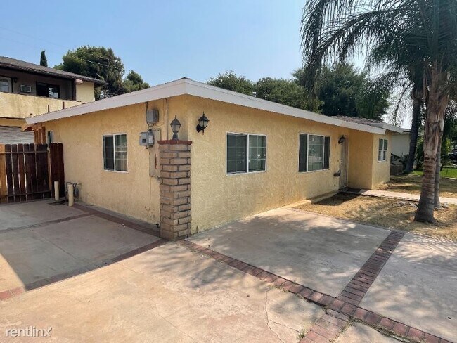 Foto del edificio - 3 br, 2 bath House - 6051 Vista De Oro