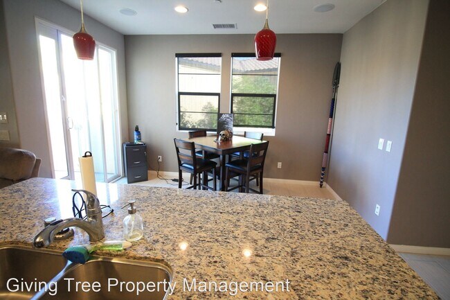 Foto del edificio - 5063 Waterview Way