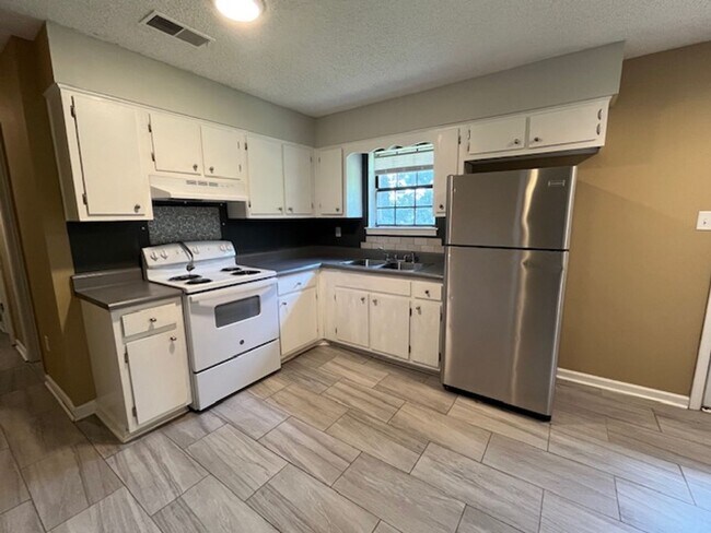 Foto del edificio - Renovated 2 Bedroom 1 Bath Home for Rent!!