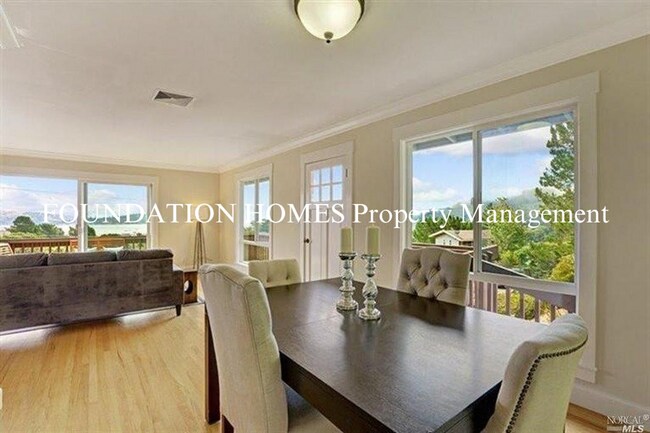 Building Photo - Charming Hillside 3BD/2BA in Sausalito - W...
