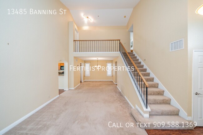 Foto del edificio - 13485 Banning St