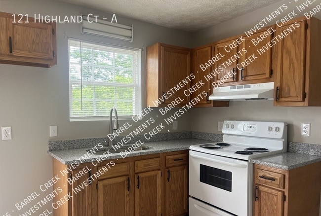 Building Photo - 121 Highland Ct