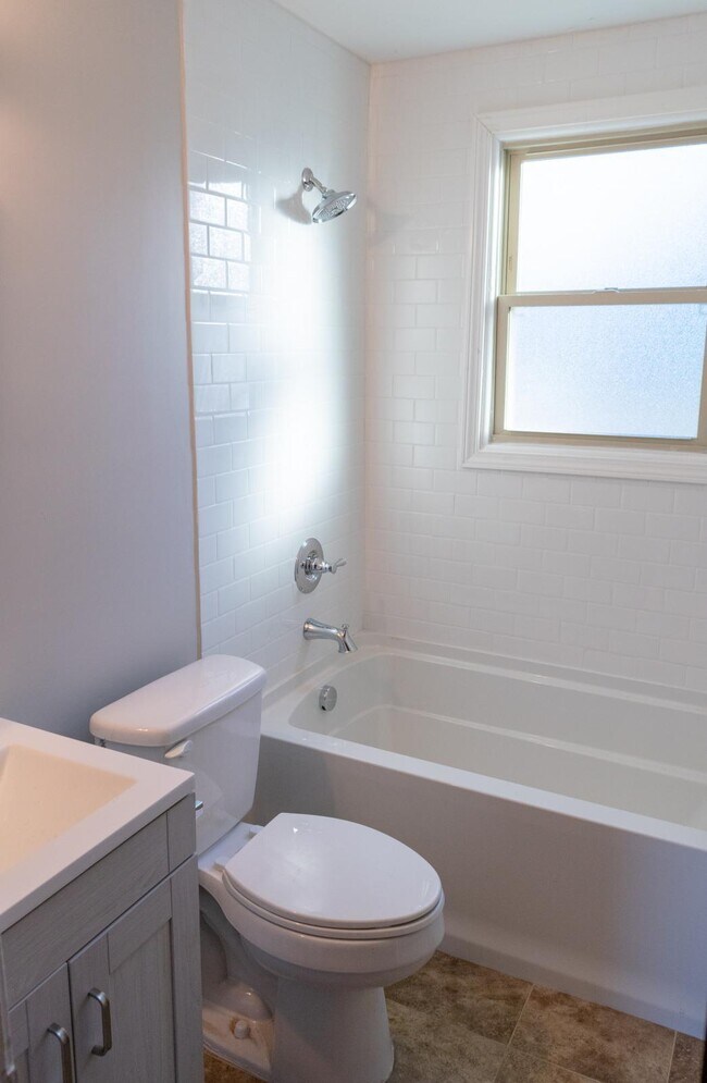 Building Photo - **NOW AVAILABLE!!** Affordable, Remodeled 2-Bedroom Home for Lease Minutes to East Nashville!