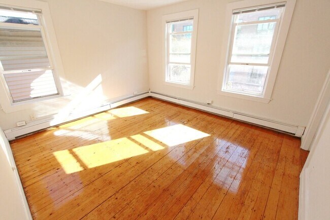Building Photo - 149 Cambridge St