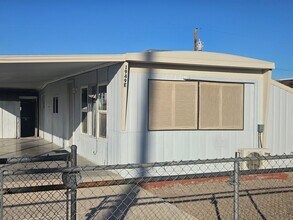 Building Photo - 1949 E River Bend Cir